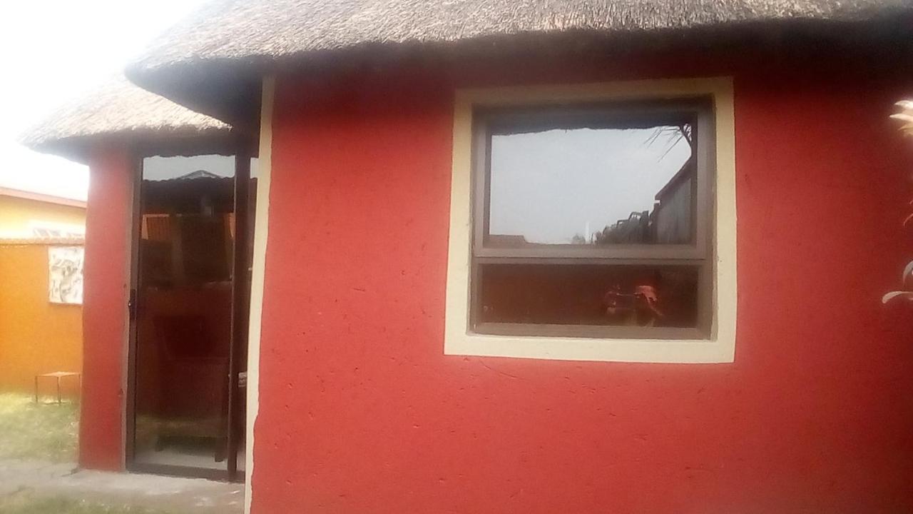 Authentic Bicycle Tours And Backpackers Hostel Soweto Exterior photo