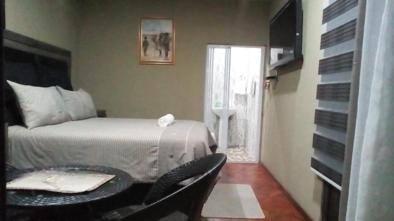 Authentic Bicycle Tours And Backpackers Hostel Soweto Exterior photo