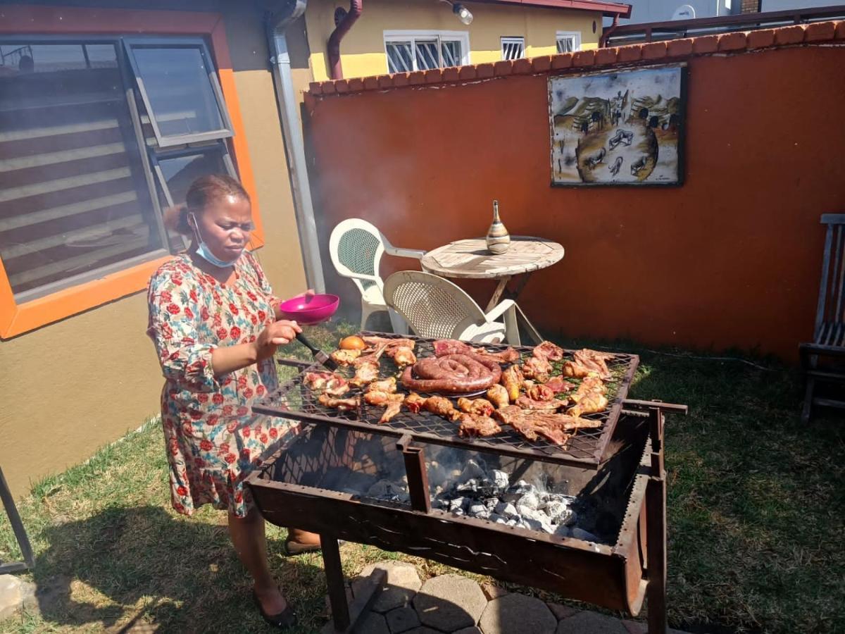 Authentic Bicycle Tours And Backpackers Hostel Soweto Exterior photo