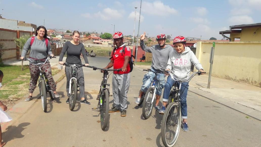 Authentic Bicycle Tours And Backpackers Hostel Soweto Exterior photo