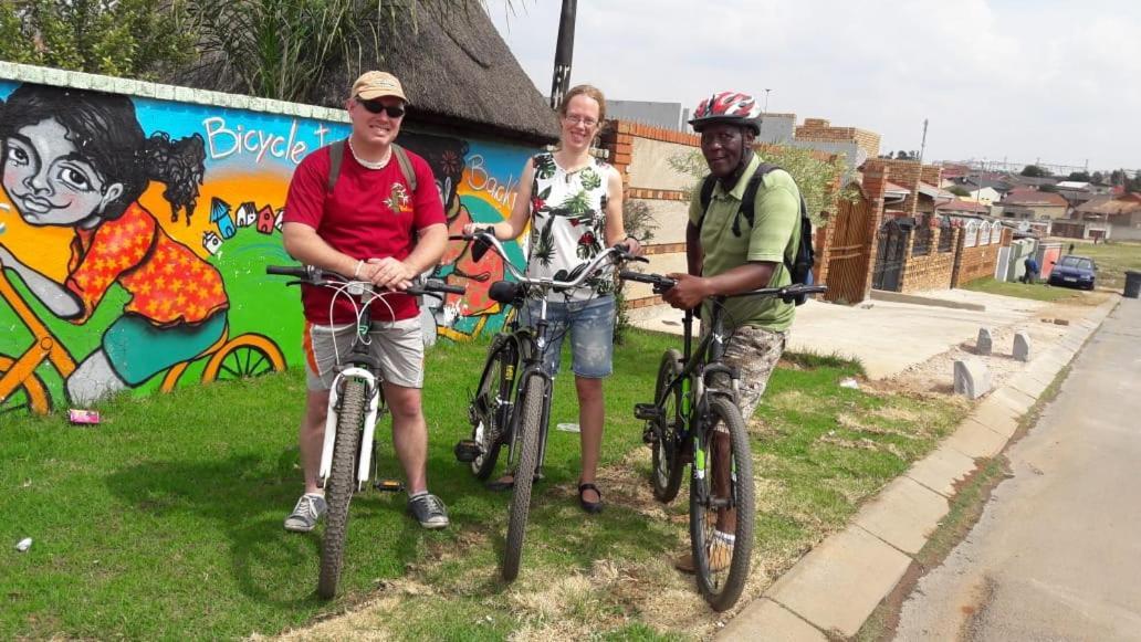 Authentic Bicycle Tours And Backpackers Hostel Soweto Exterior photo