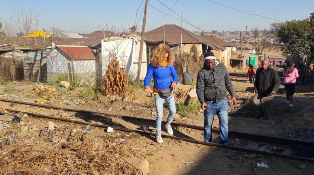 Authentic Bicycle Tours And Backpackers Hostel Soweto Exterior photo