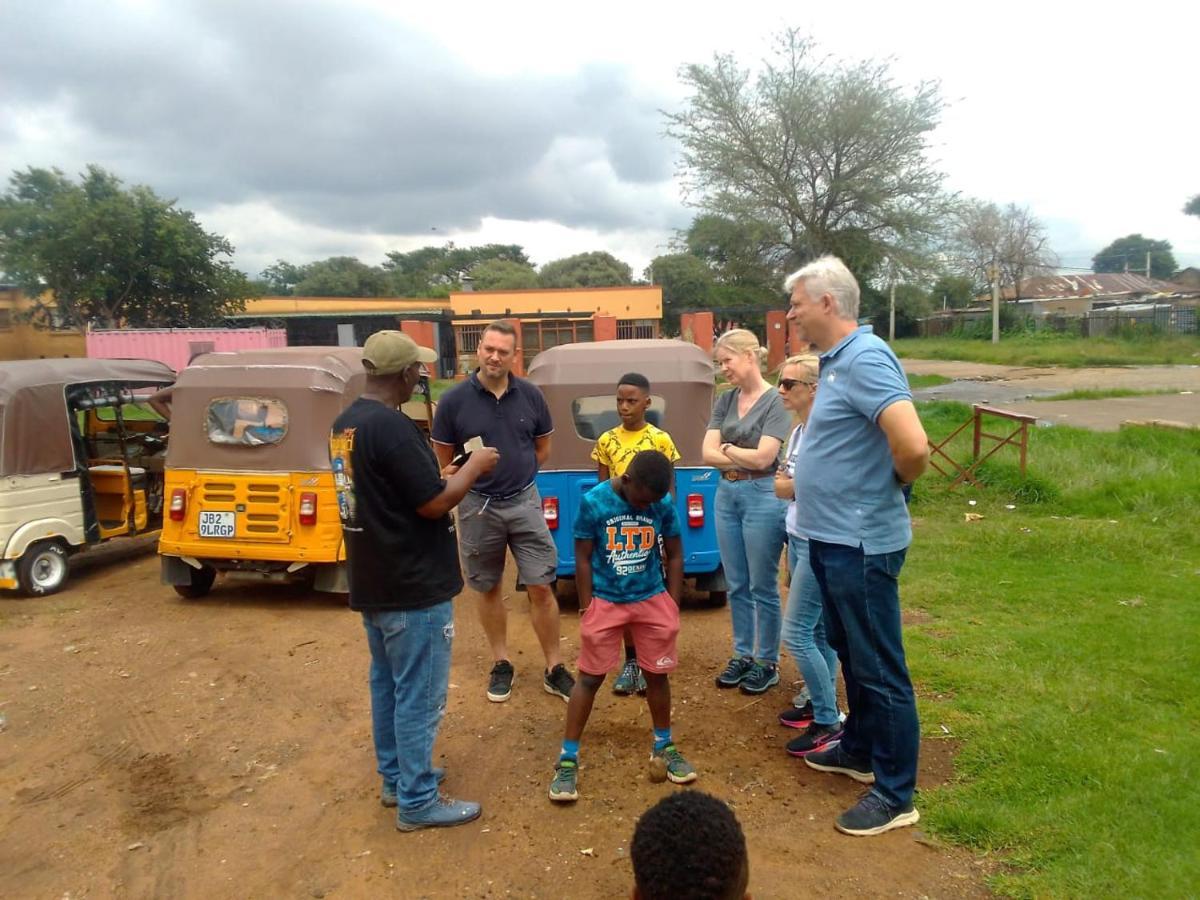 Authentic Bicycle Tours And Backpackers Hostel Soweto Exterior photo
