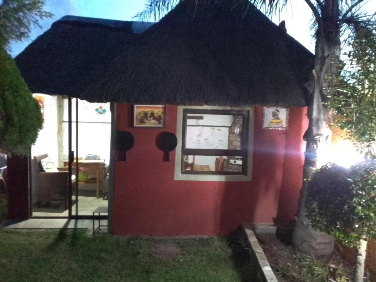 Authentic Bicycle Tours And Backpackers Hostel Soweto Exterior photo