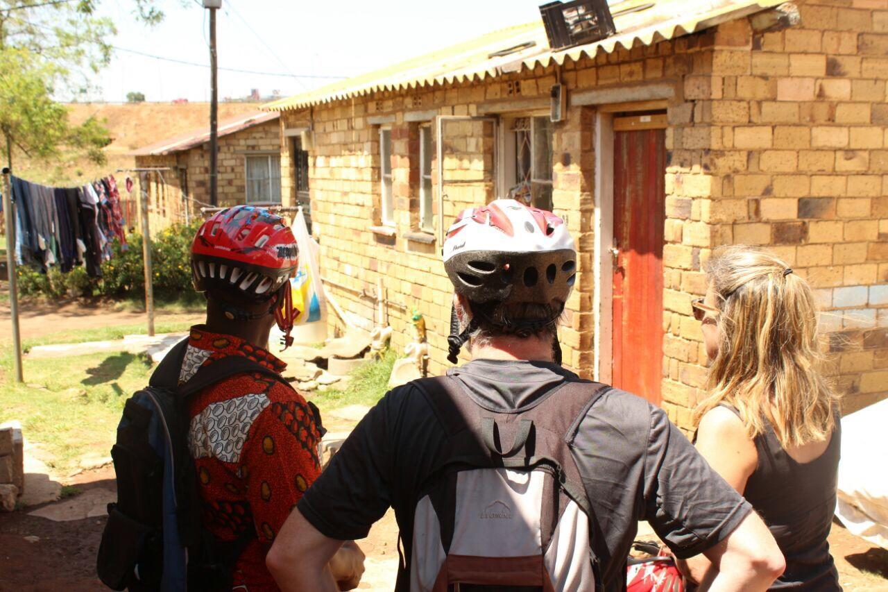 Authentic Bicycle Tours And Backpackers Hostel Soweto Exterior photo