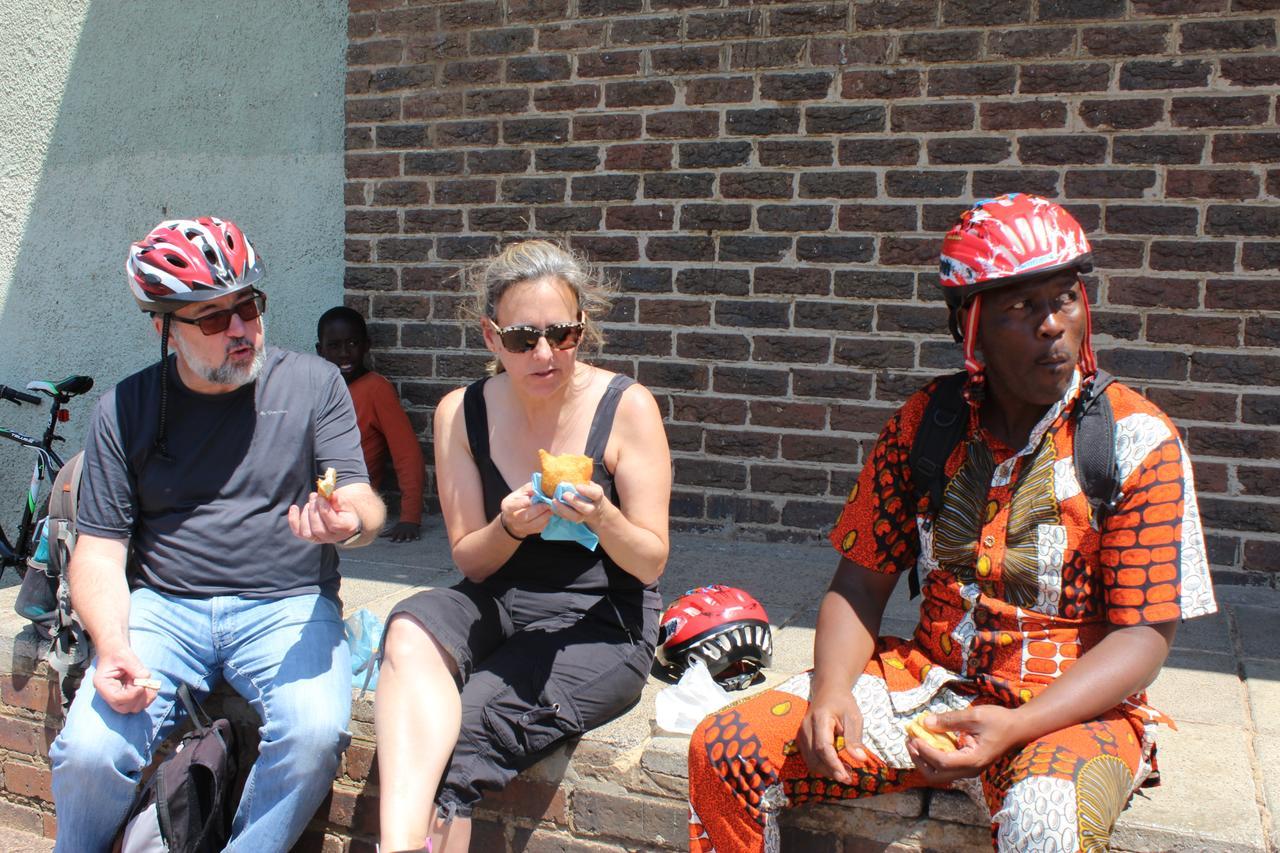 Authentic Bicycle Tours And Backpackers Hostel Soweto Exterior photo