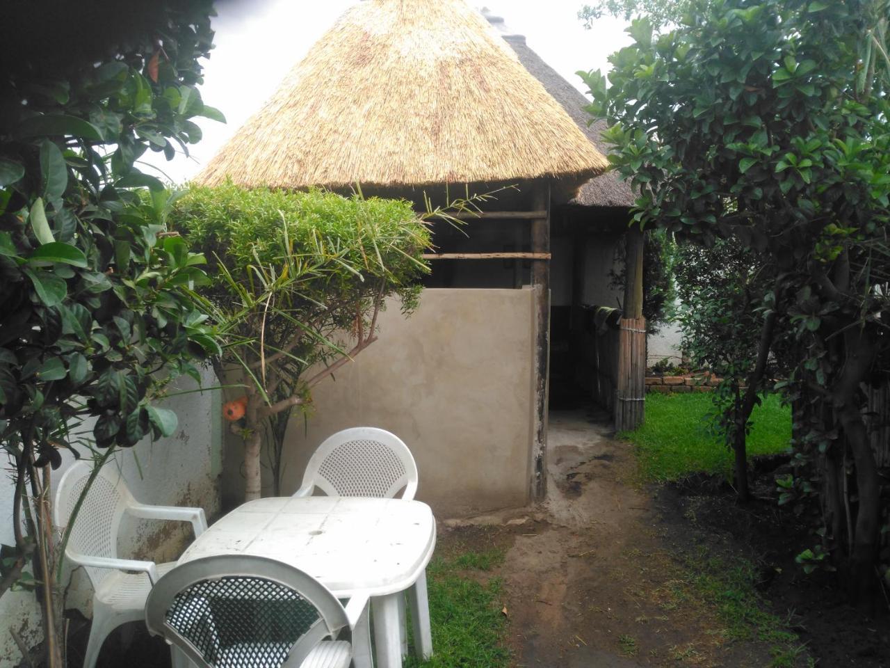 Authentic Bicycle Tours And Backpackers Hostel Soweto Exterior photo