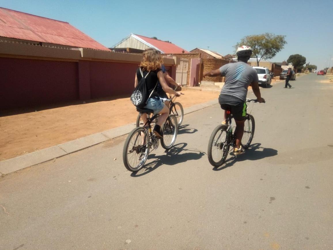 Authentic Bicycle Tours And Backpackers Hostel Soweto Exterior photo